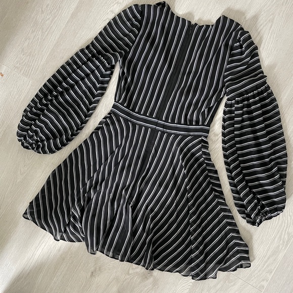 Black and white striped Bebe dress - Picture 4 of 4